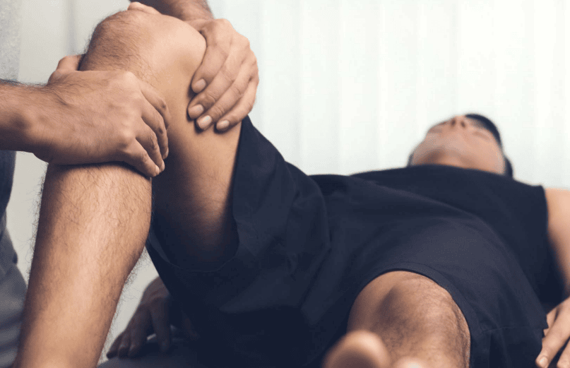 physical therapist fixing knee pain